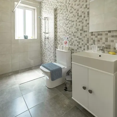 Tl7 - Modern 2-bedroom Haven Lägenhet