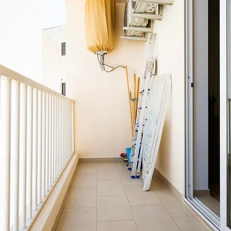 Tl7 - Modern 2-bedroom Haven * Msida